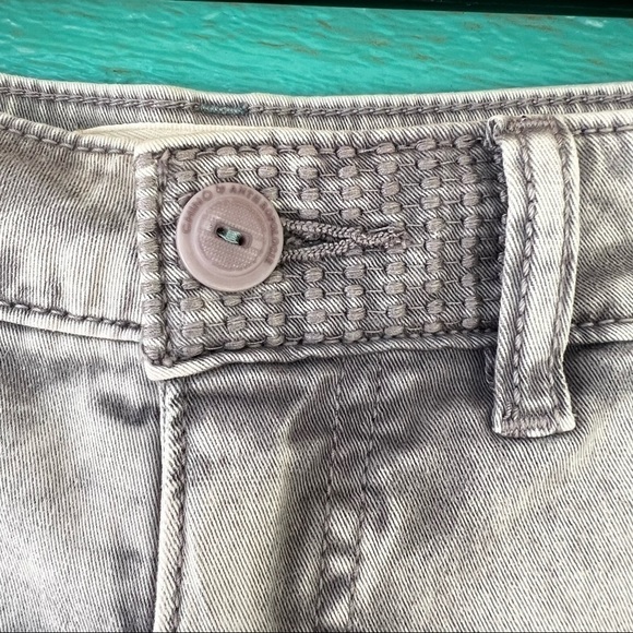 ANTHROPOLOGIE RELAXED JEAN SHORTS NWOT SIZE 28 - Picture 5 of 9